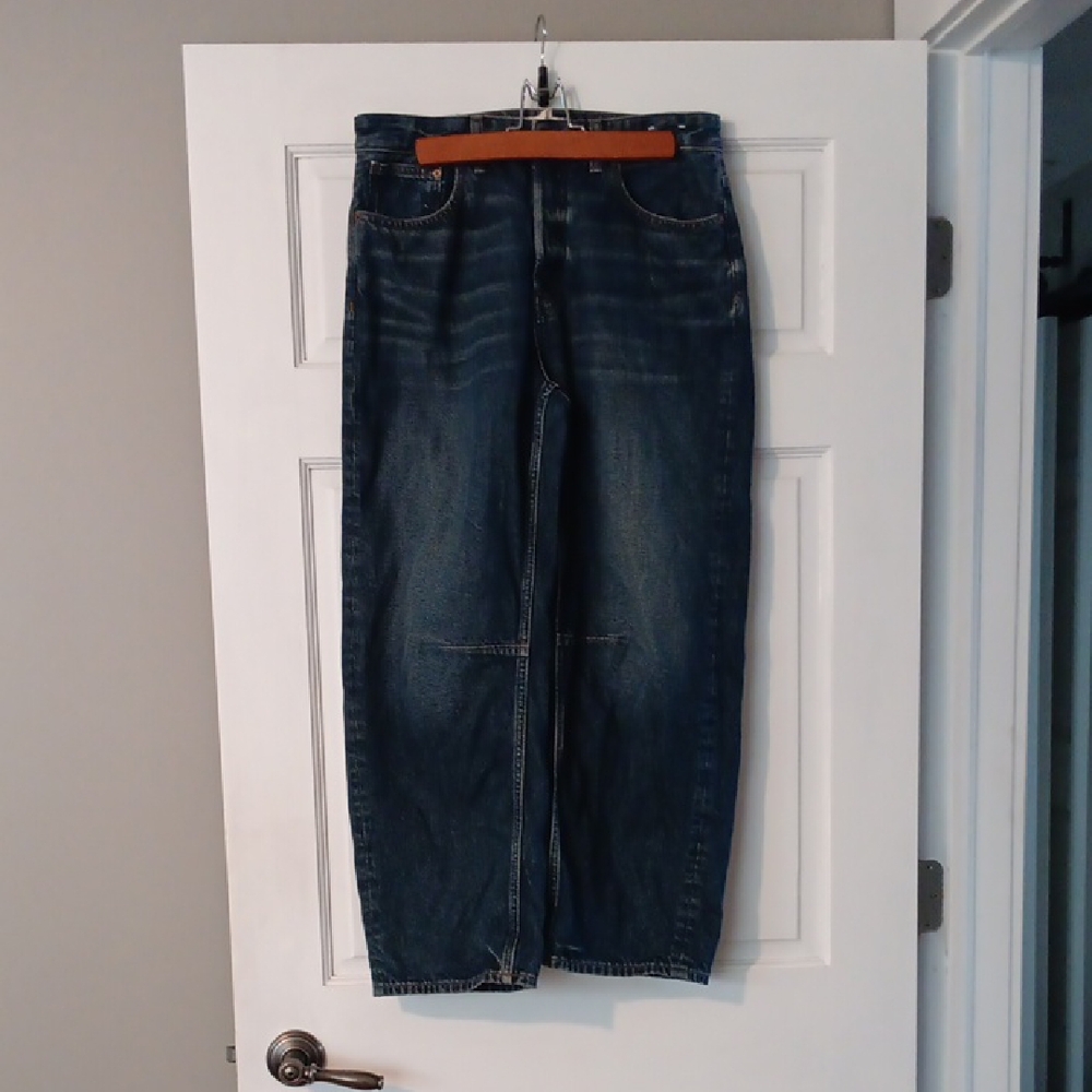 Madewell Curvy Fit Darted Barrell Jeans in Dark Blue